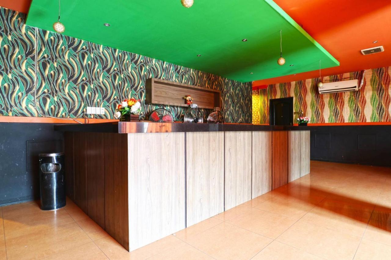 Lee Garden Hotel Medan Exterior photo