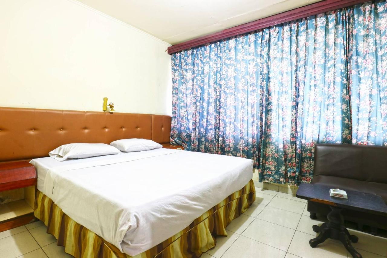 Lee Garden Hotel Medan Exterior photo