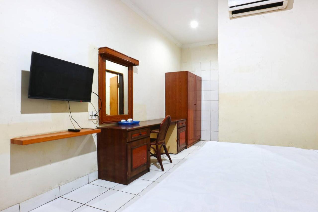 Lee Garden Hotel Medan Exterior photo